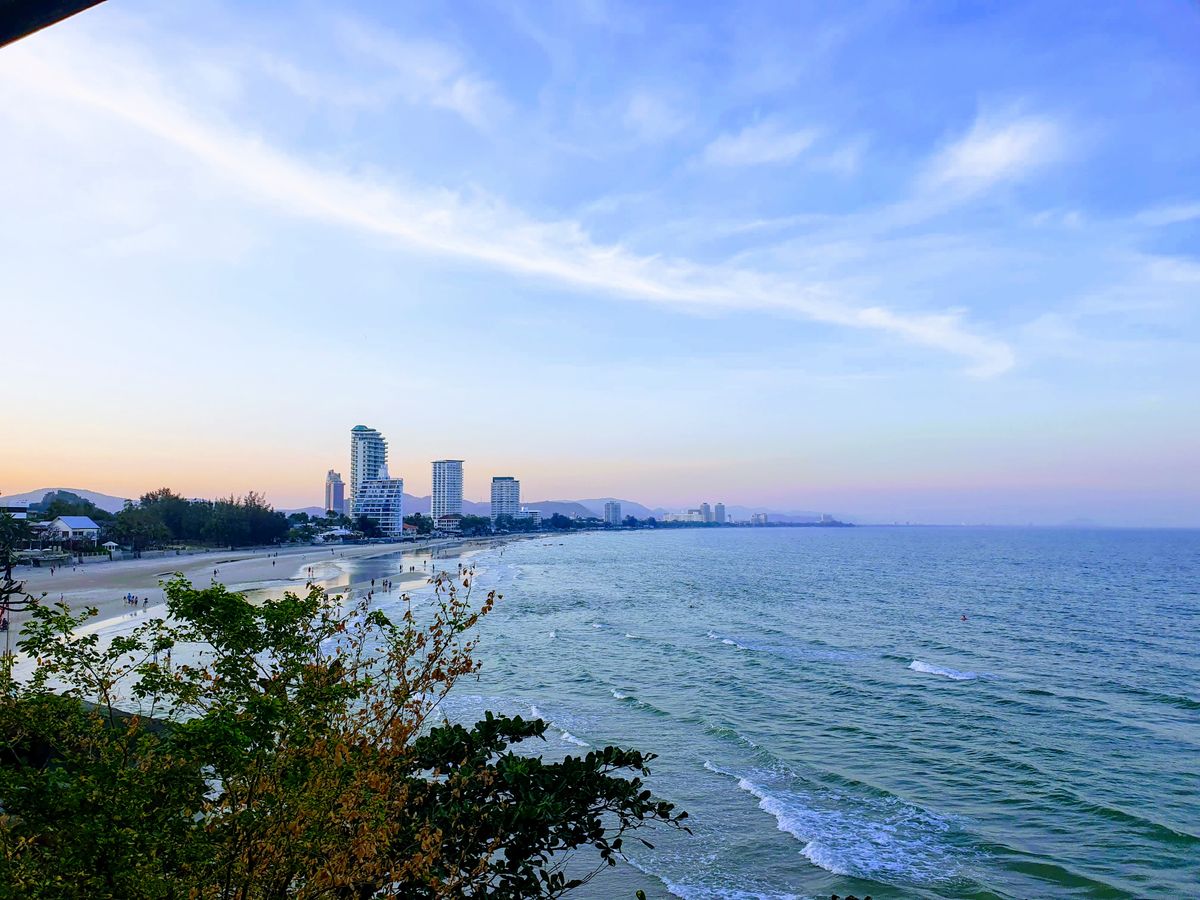 A walk along the beach to the Monkeys